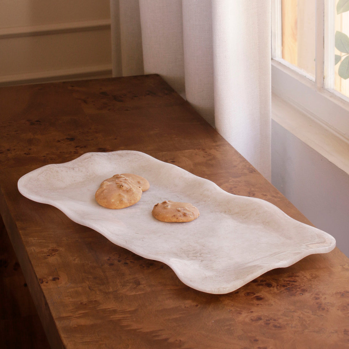 resin-alabaster-long-rectangle-tray-white-swirl