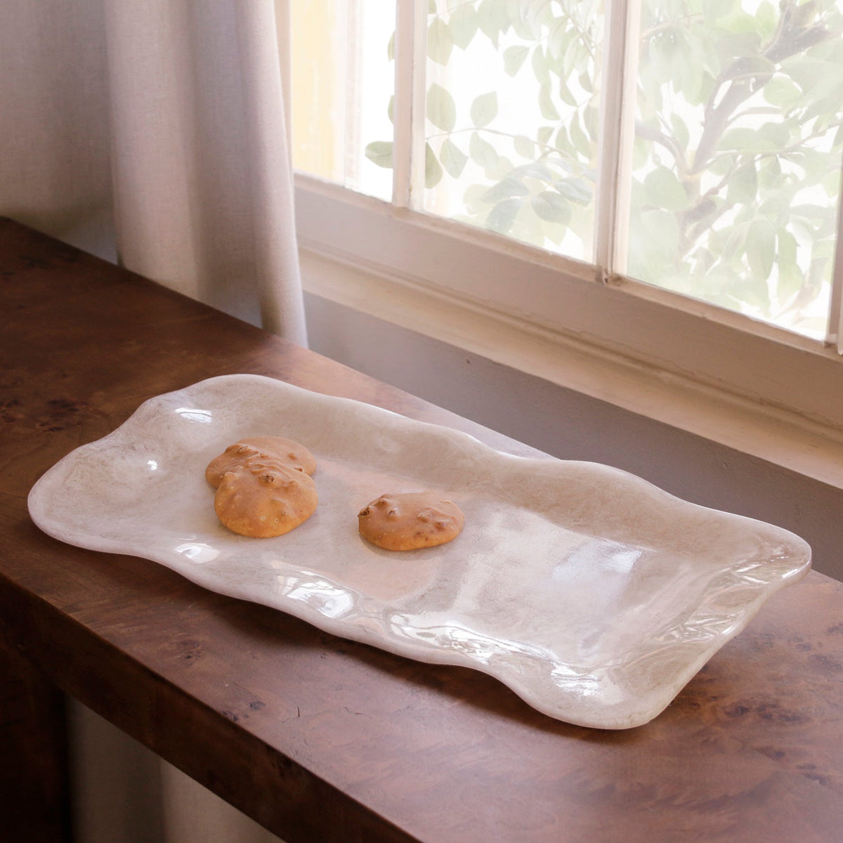 resin-alabaster-long-rectangle-tray-white-swirl