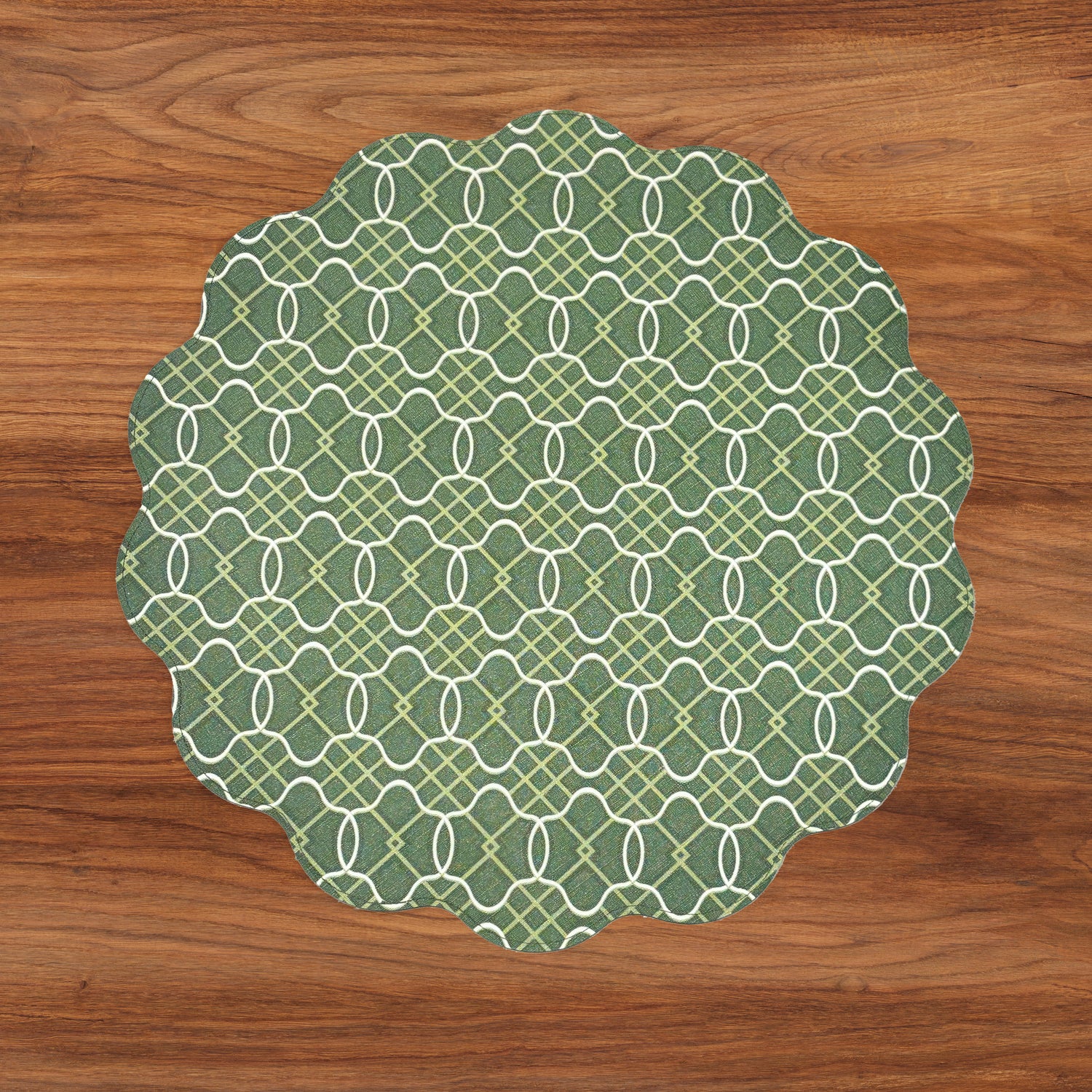 VIDA Cabbage Roses and Trellis Reversible Round Placemats Set of 4 (Green &amp; Red)