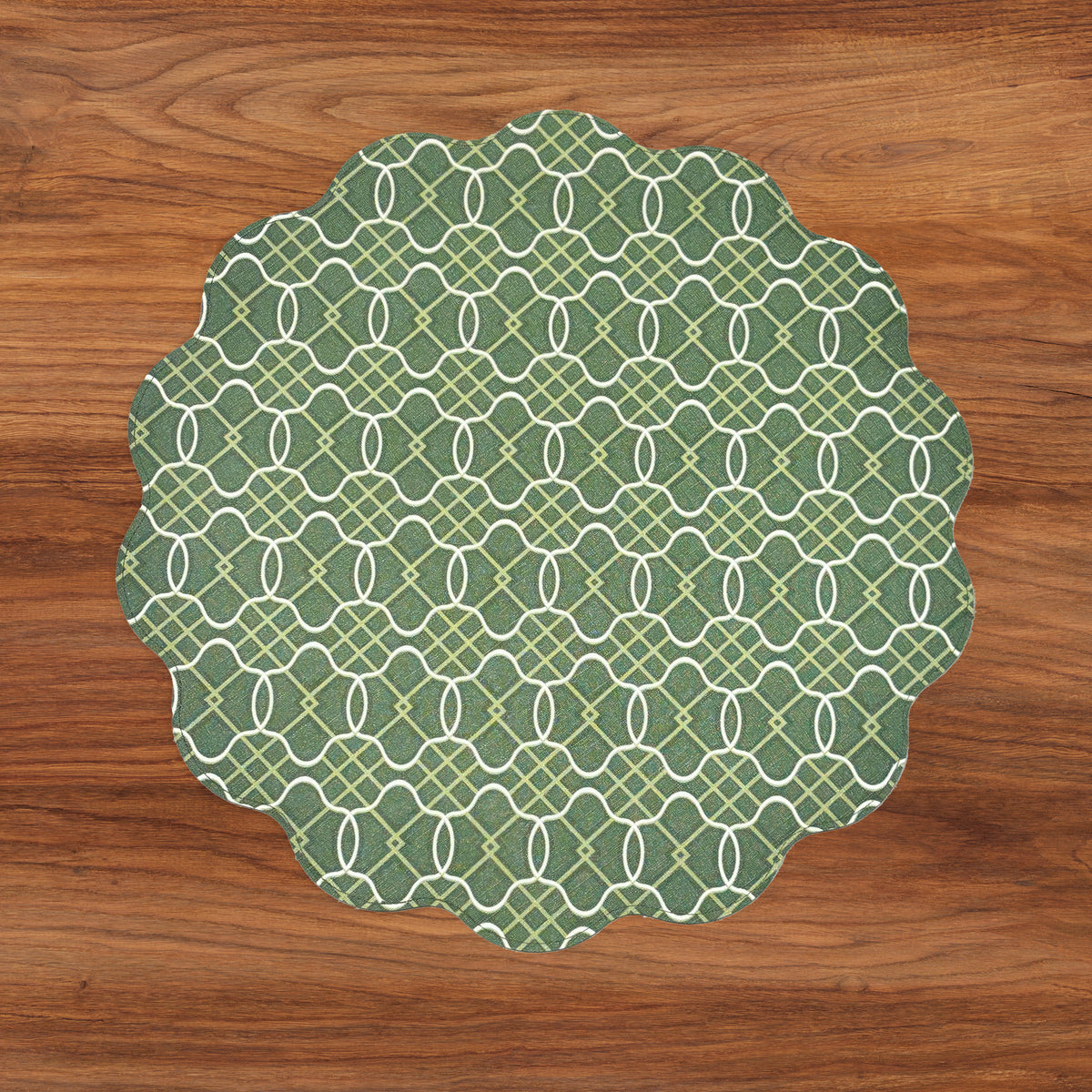 VIDA Cabbage Roses and Trellis Reversible Round Placemats Set of 4 (Green &amp; Red)