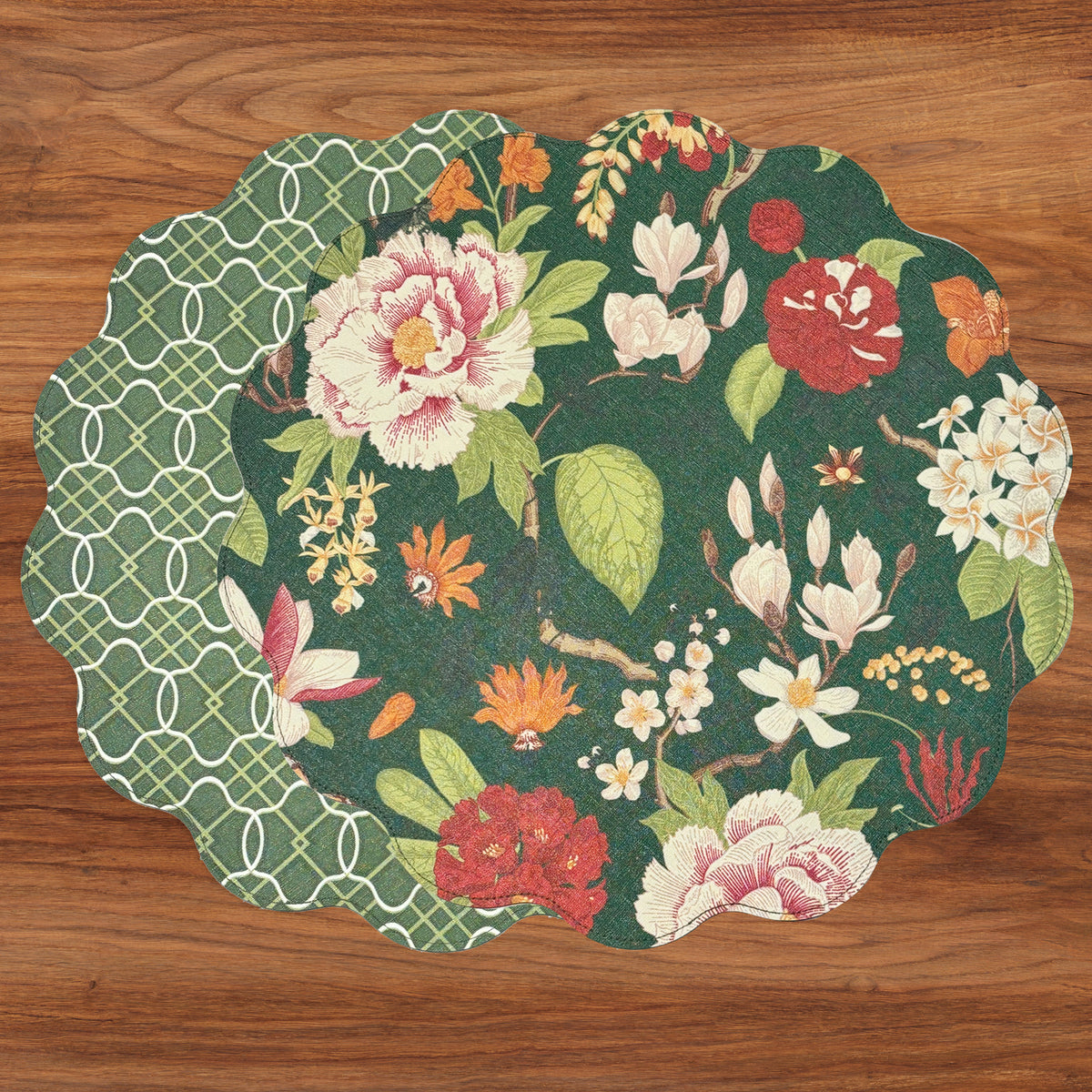 VIDA Cabbage Roses and Trellis Reversible Round Placemats Set of 4 (Green &amp; Red)