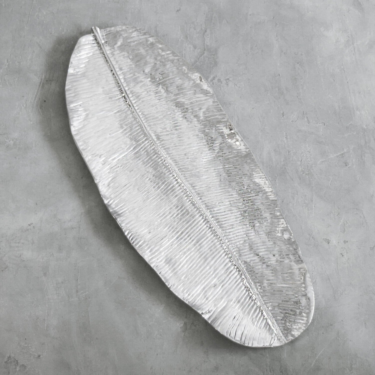 beatriz-ball-wholesale-garden-banana-leaf-extra-extra-large-platter