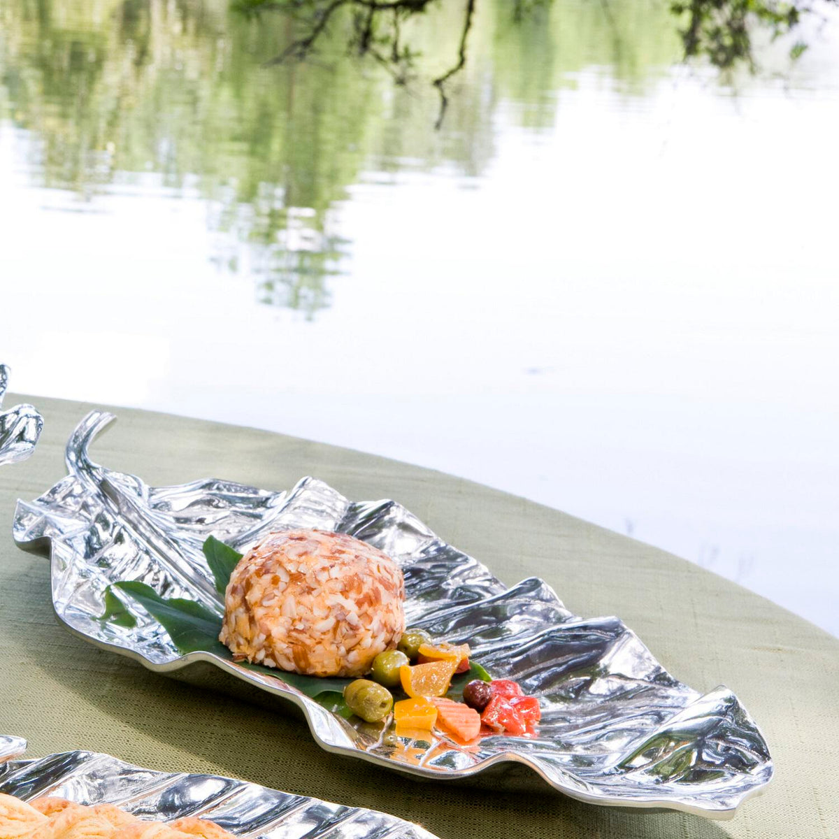 beatriz-ball-wholesale-garden-zebra-leaf-large-platter