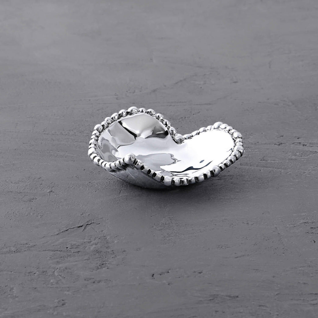 beatriz-ball-wholesale-giftables-organic-pearl-heart-bowl