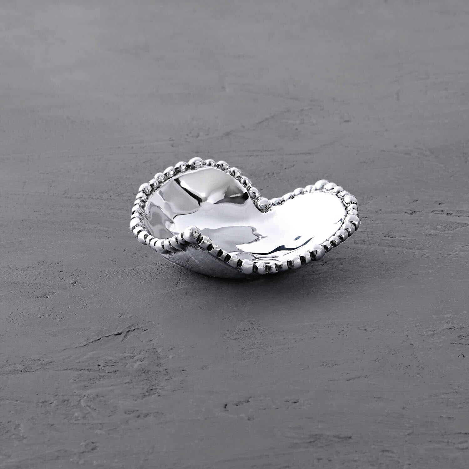 beatriz-ball-wholesale-giftables-organic-pearl-heart-bowl