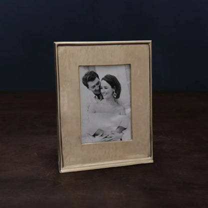 beatriz-ball-wholesale-frame-emerson-5-x-7-vertical-gold