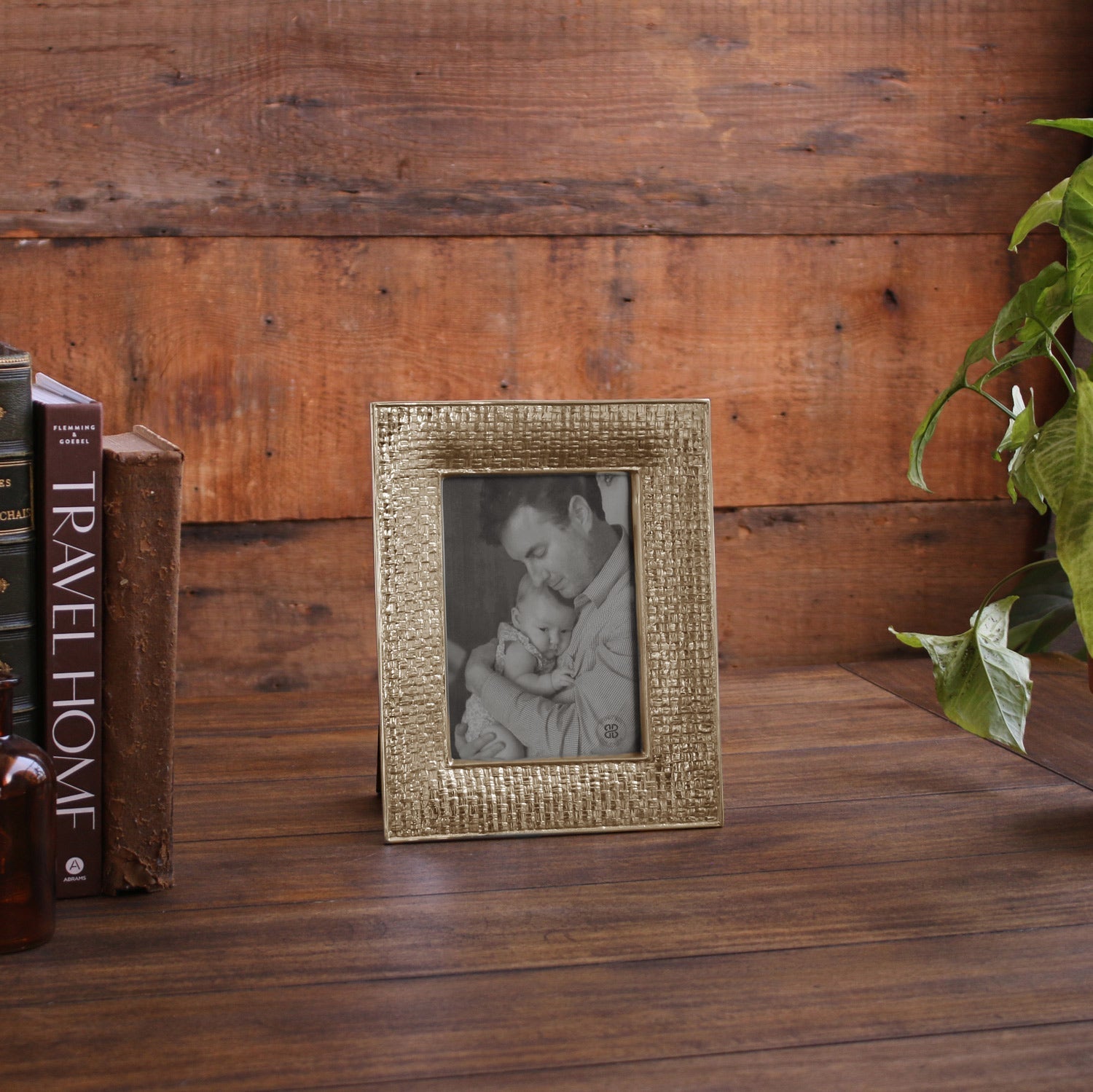 beatriz-ball-wholesale-frame-sierra-modern-nassau-5-x-7-frame-gold