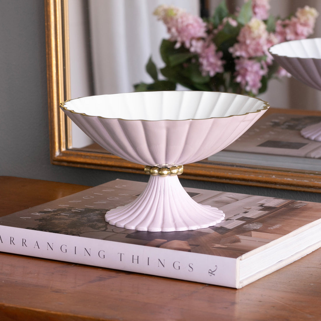 encanto-vienna-small-pedestal-camellia-and-white