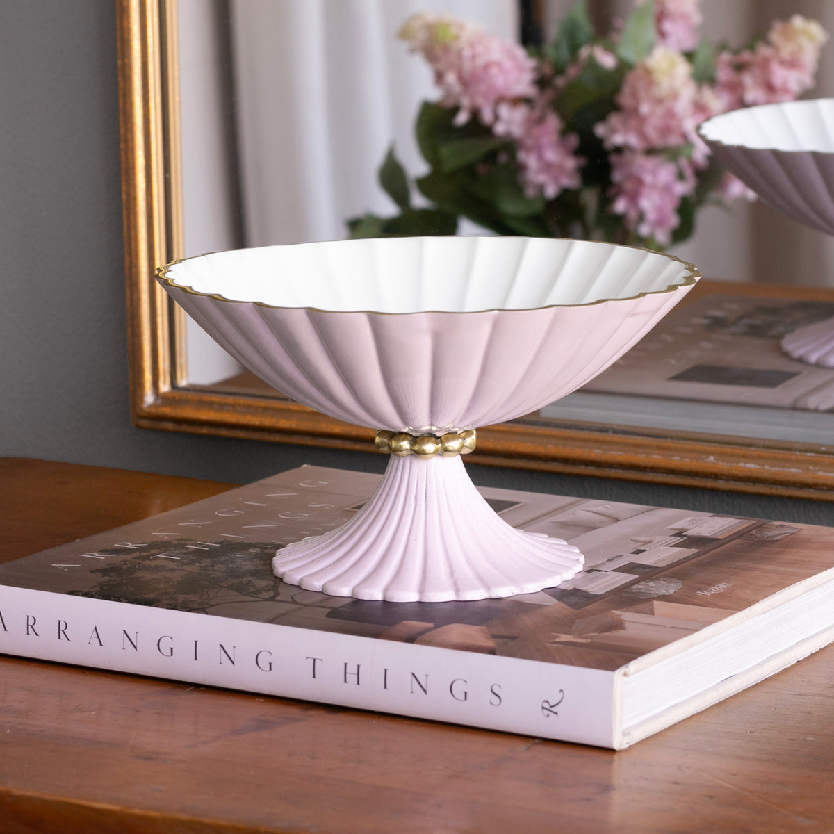encanto-vienna-small-pedestal-camellia-and-white