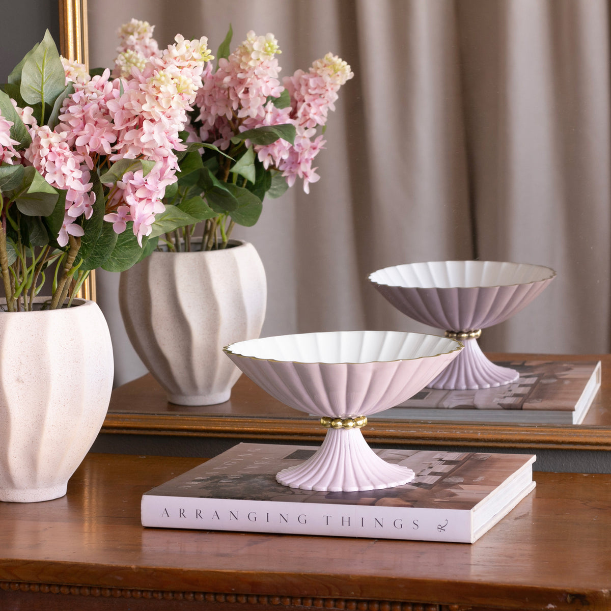 encanto-vienna-small-pedestal-camellia-and-white