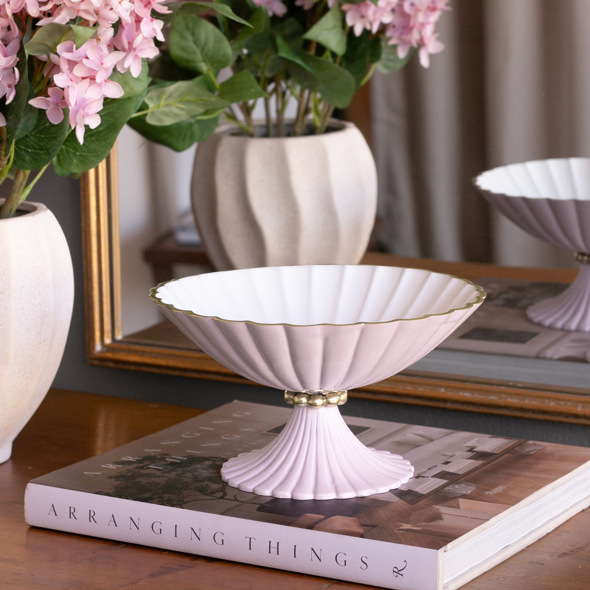 encanto-vienna-small-pedestal-camellia-and-white