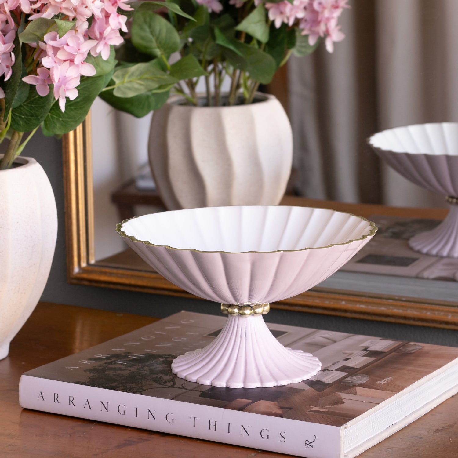 encanto-vienna-small-pedestal-camellia-and-white