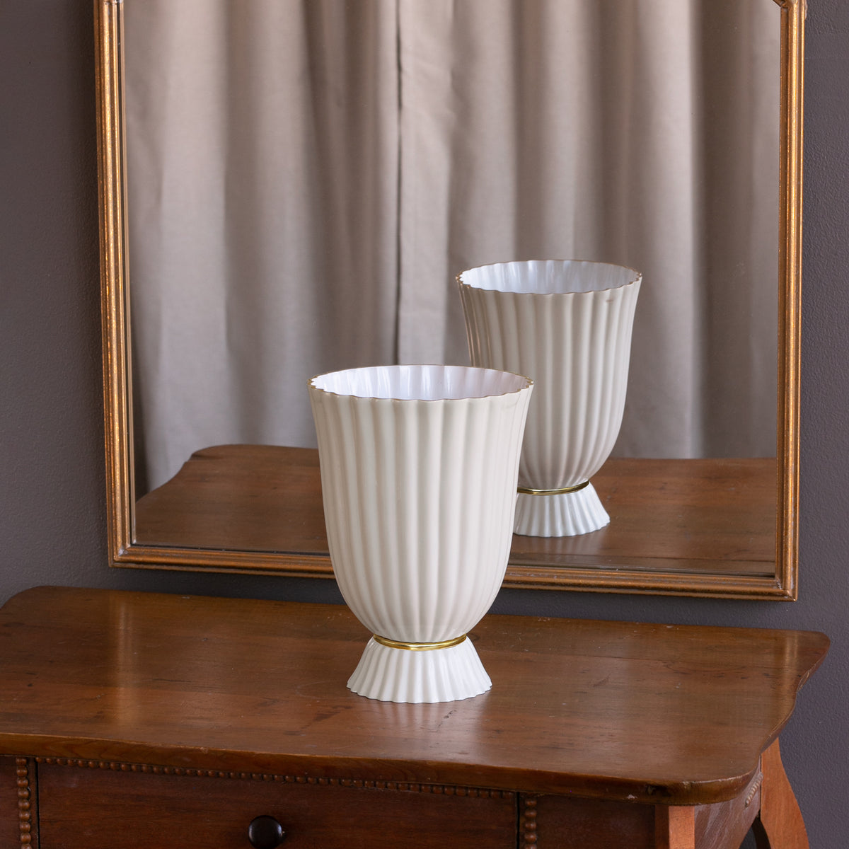 encanto-vienna-medium-vase-cream-and-white