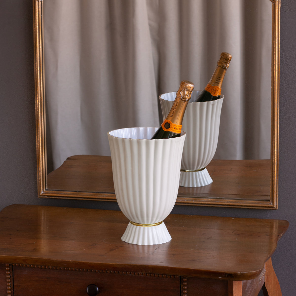 encanto-vienna-medium-vase-cream-and-white