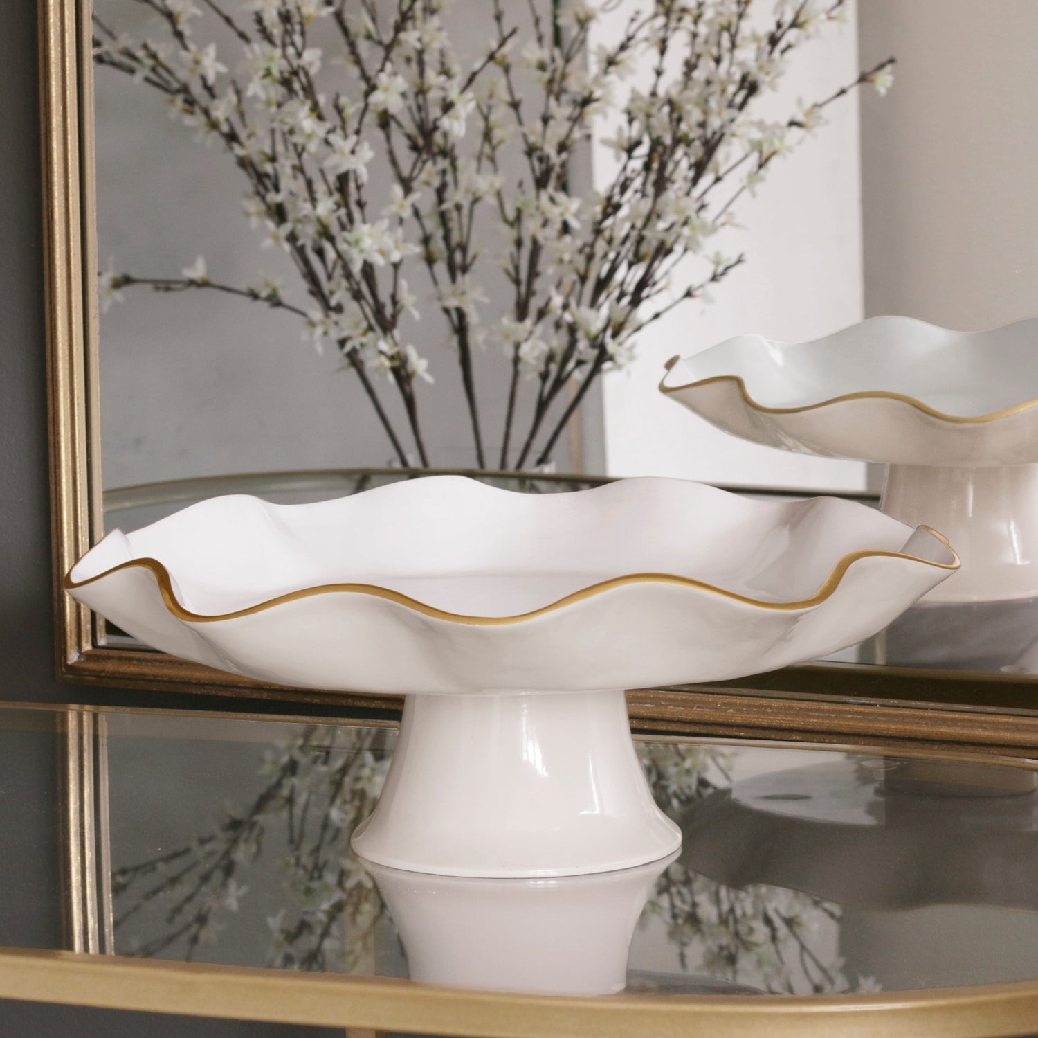 encanto-carola-pedestal-cake-plate-cream-and-white
