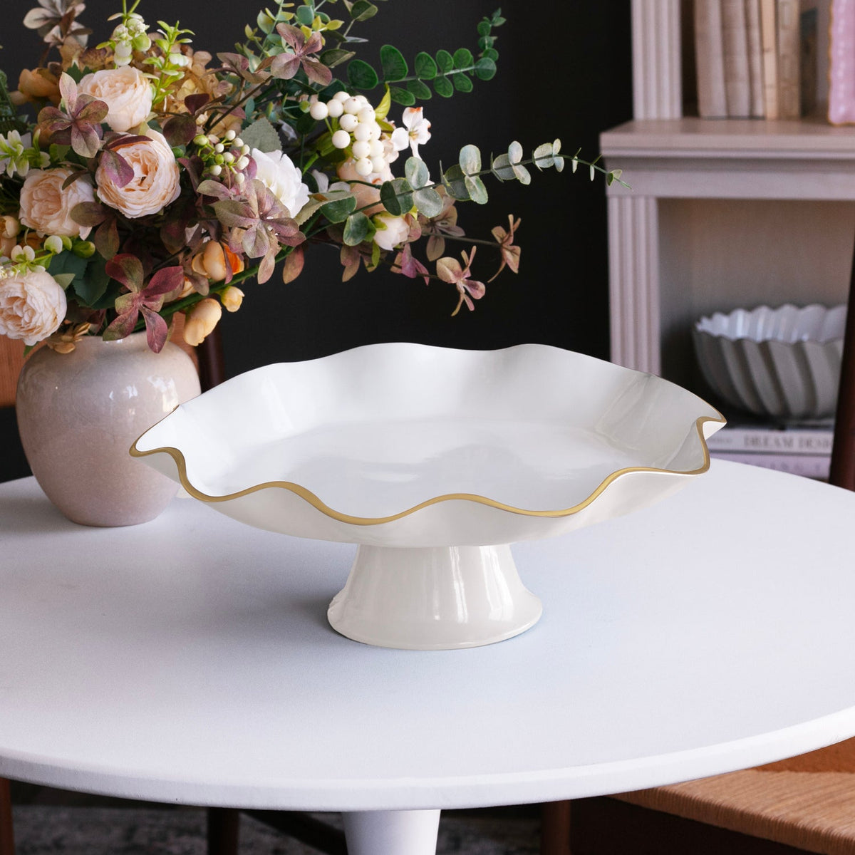 encanto-carola-pedestal-cake-plate-cream-and-white