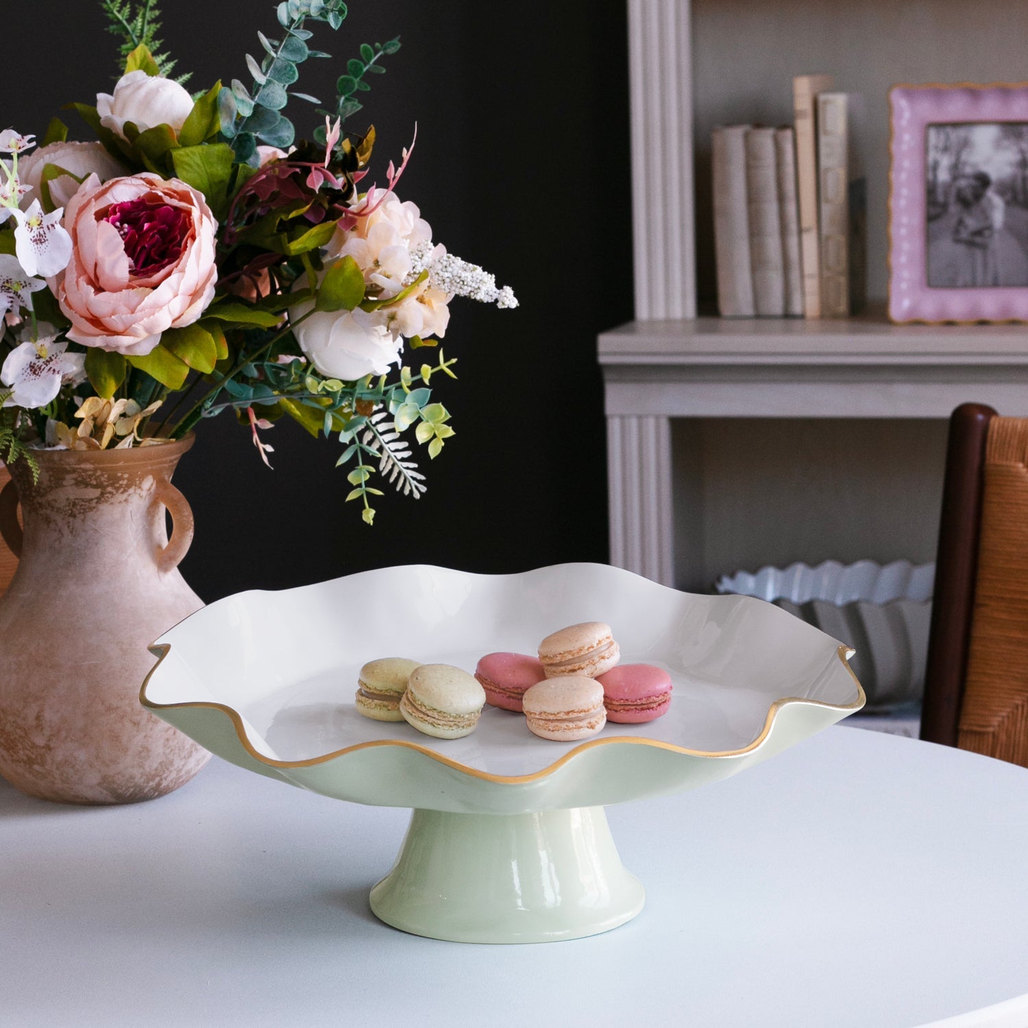 encanto-carola-pedestal-cake-plate-pistachio-and-white