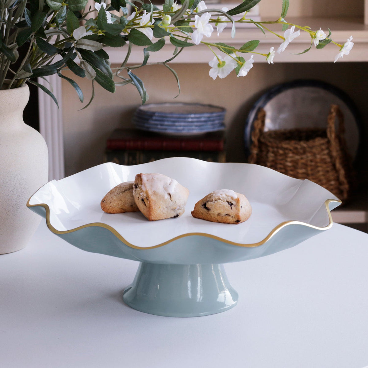 encanto-carola-pedestal-cake-plate-slate-and-white
