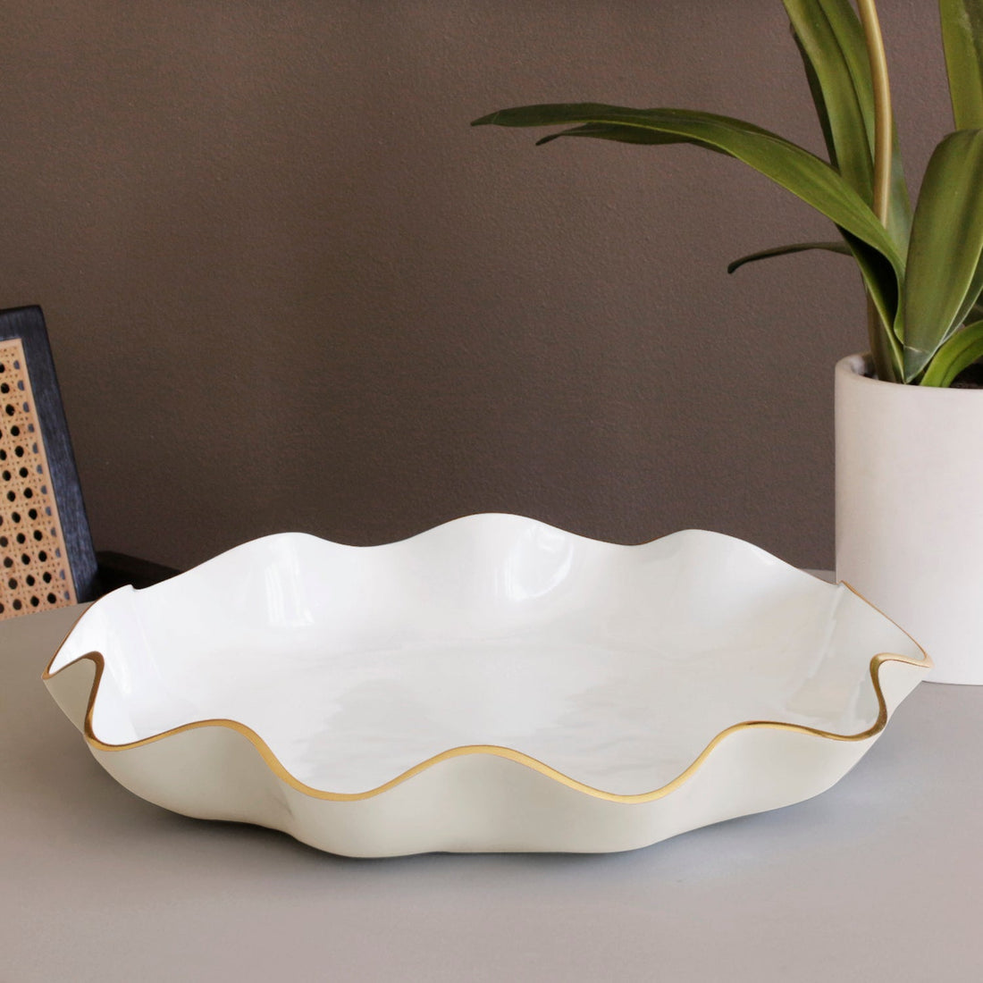 encanto-carola-large-round-platter-cream-and-white
