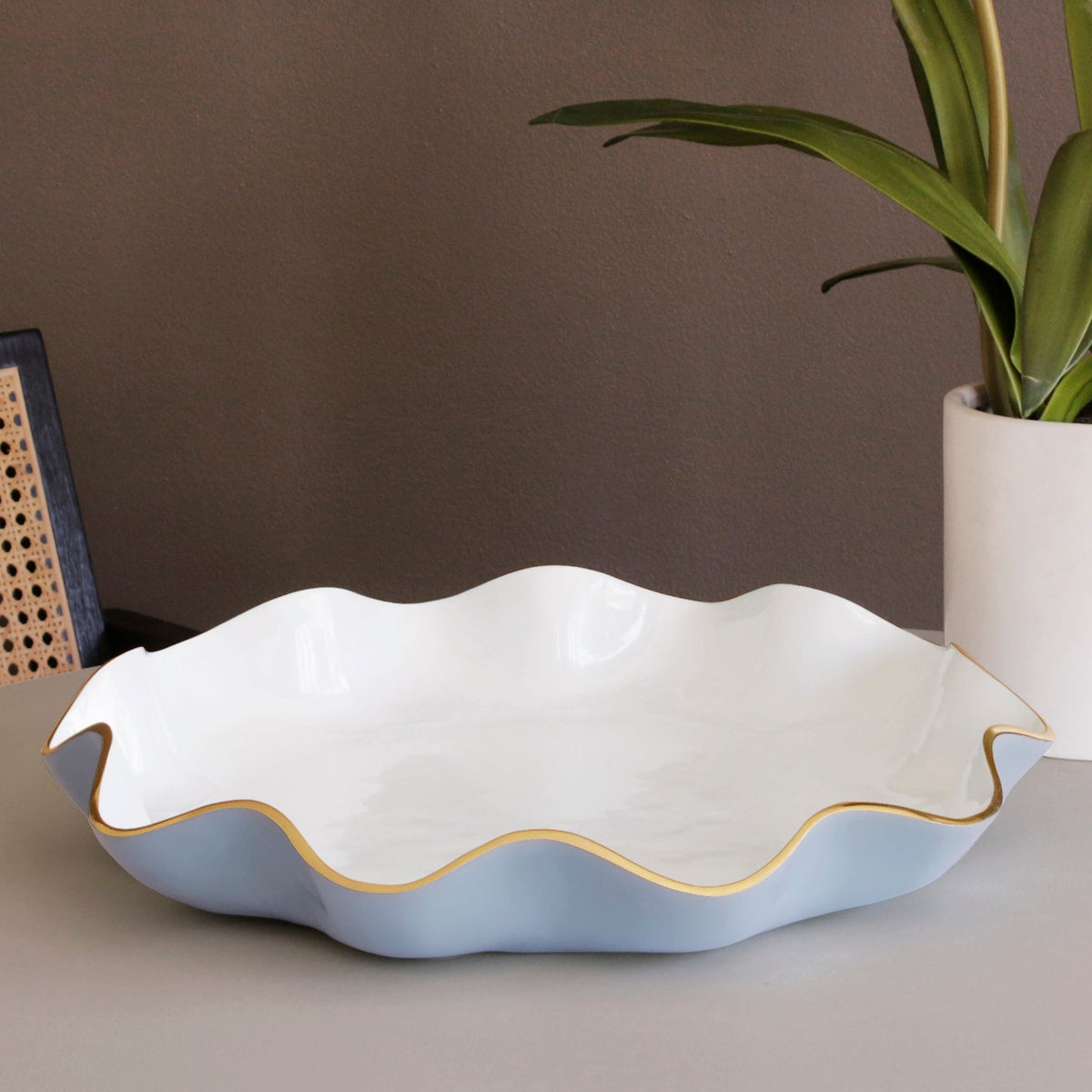 encanto-carola-large-round-platter-periwinkle-and-white