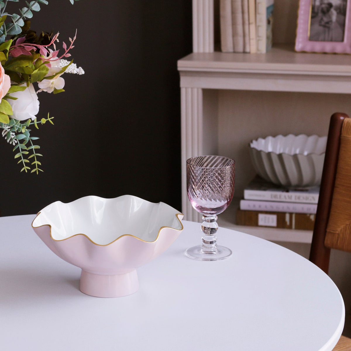 encanto-carola-small-pedestal-camellia-and-white