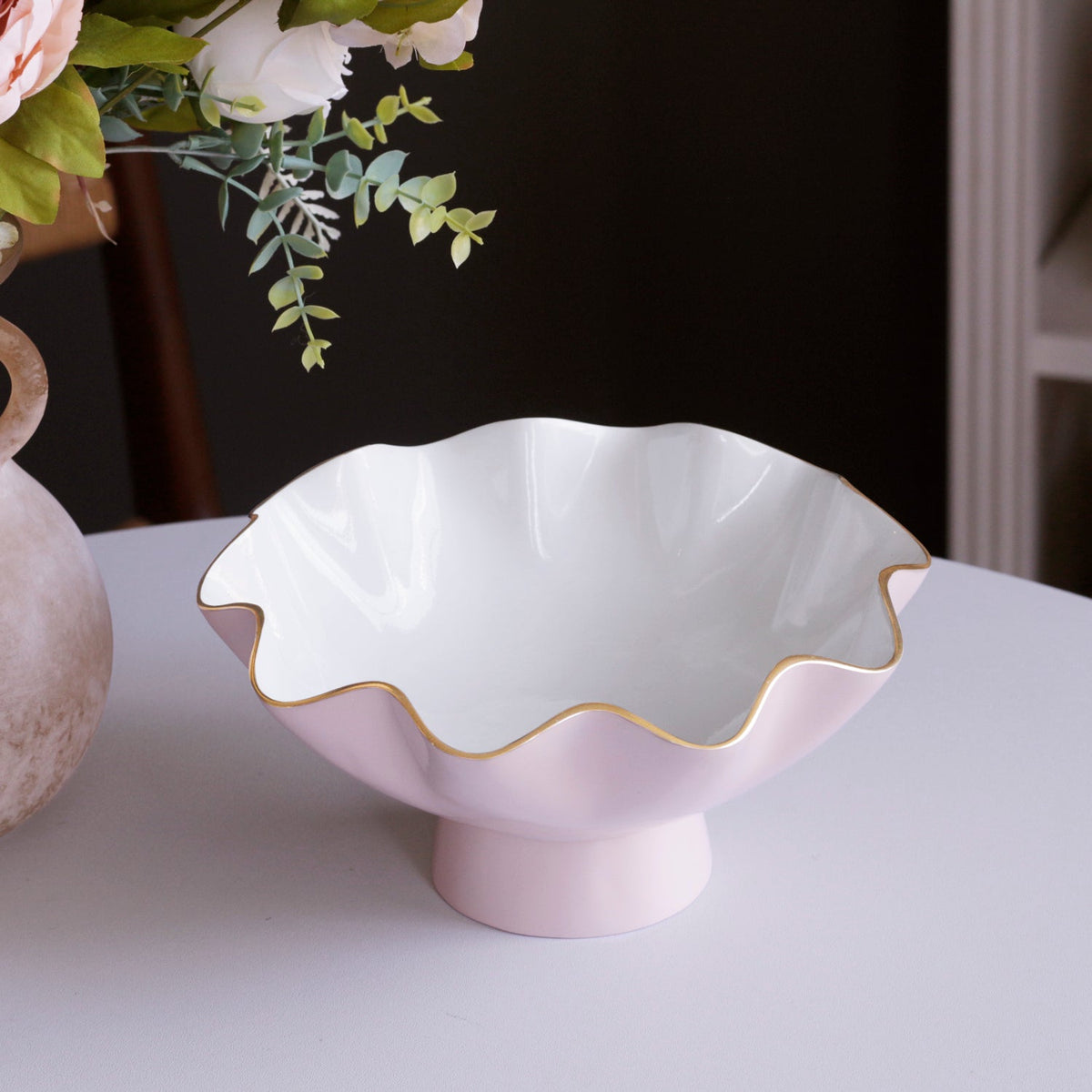 encanto-carola-small-pedestal-camellia-and-white