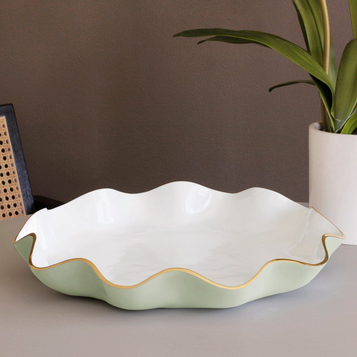 encanto-carola-large-round-platter-pistachio-and-white