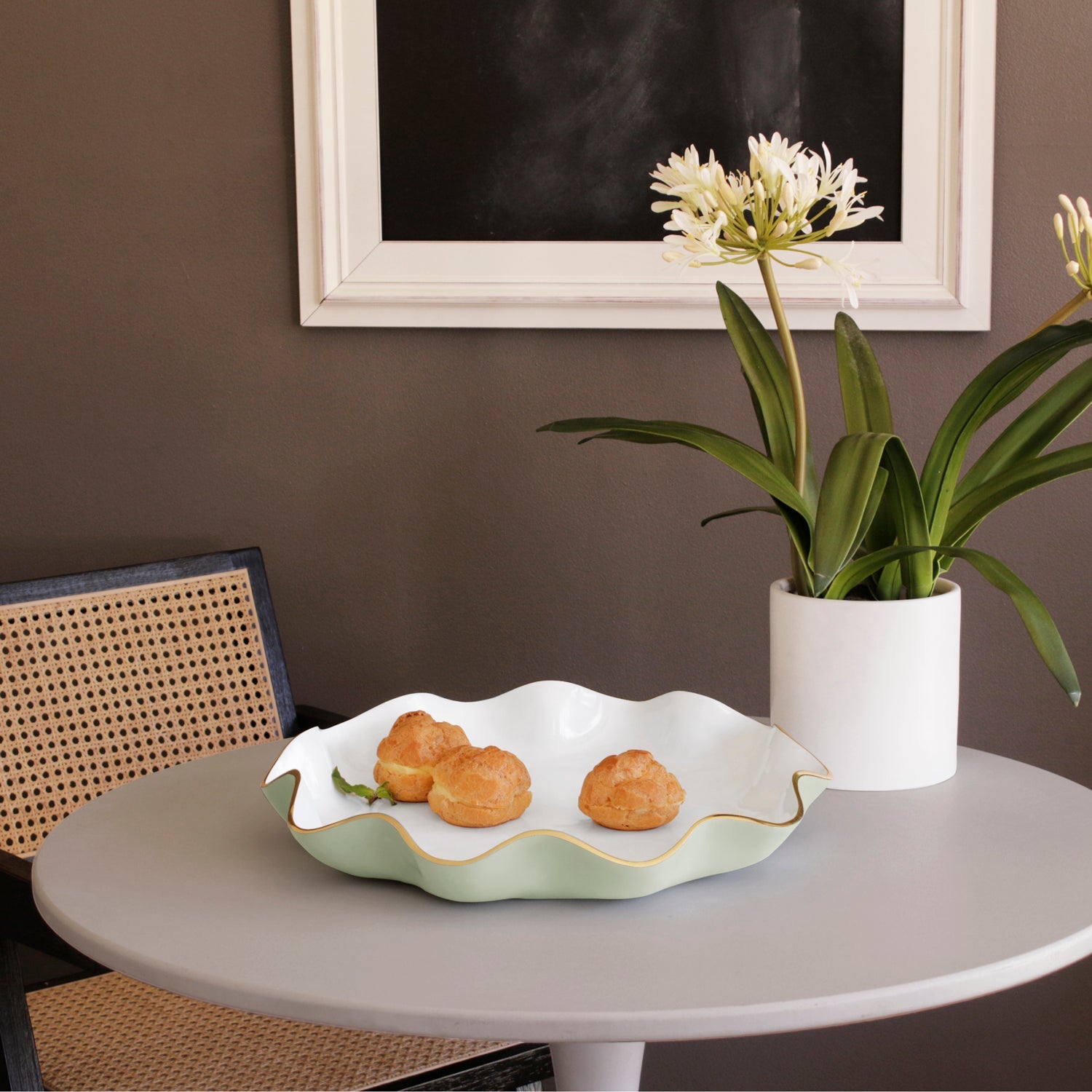 encanto-carola-large-round-platter-pistachio-and-white