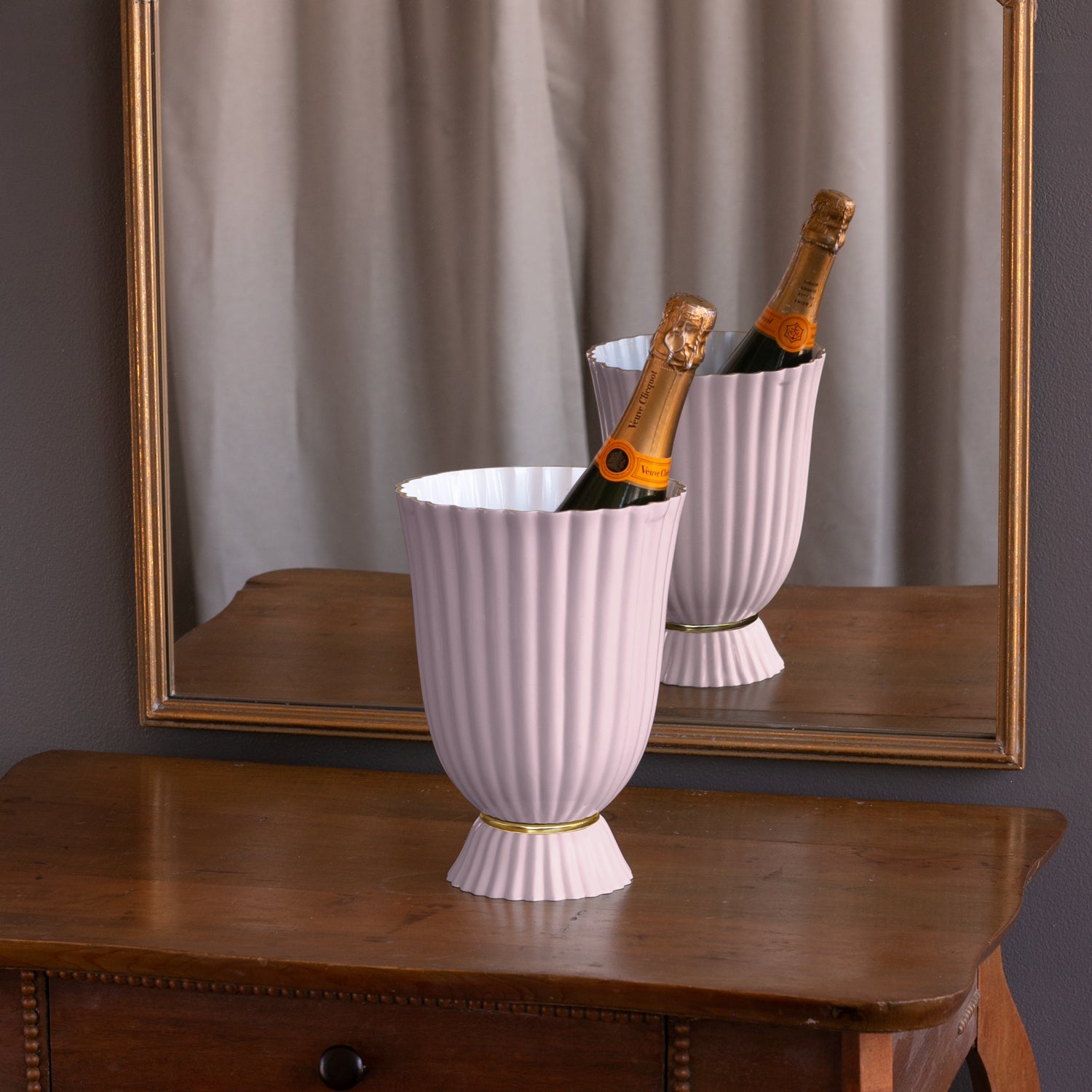 encanto-vienna-medium-vase-camellia-and-white