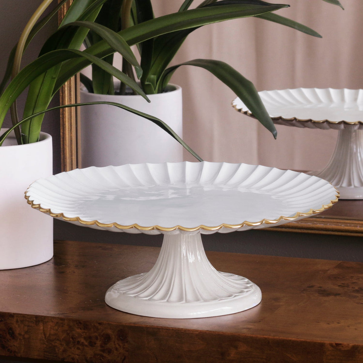 encanto-vienna-pedestal-cake-plate-cream-and-white