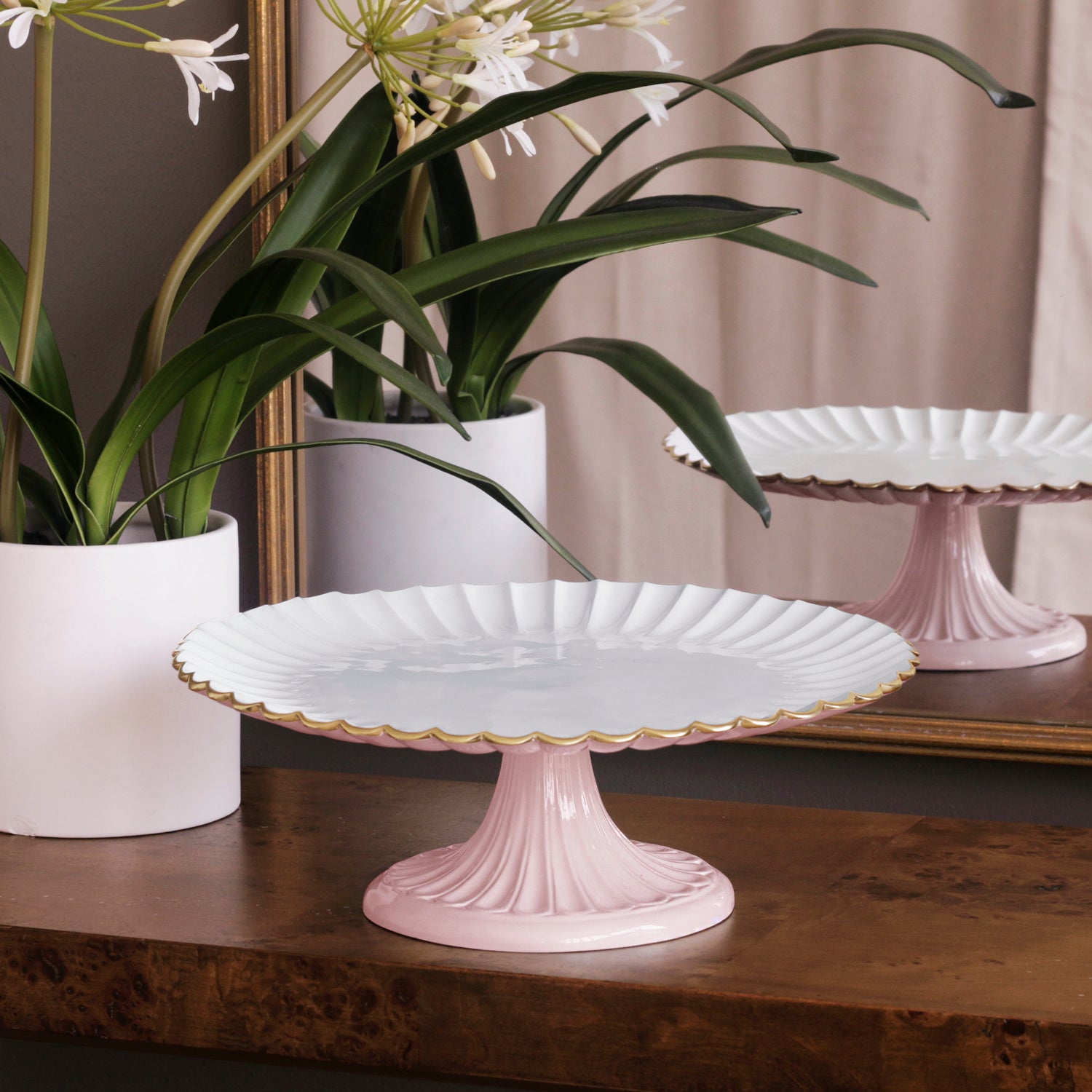 encanto-vienna-pedestal-cake-plate-camellia-and-white