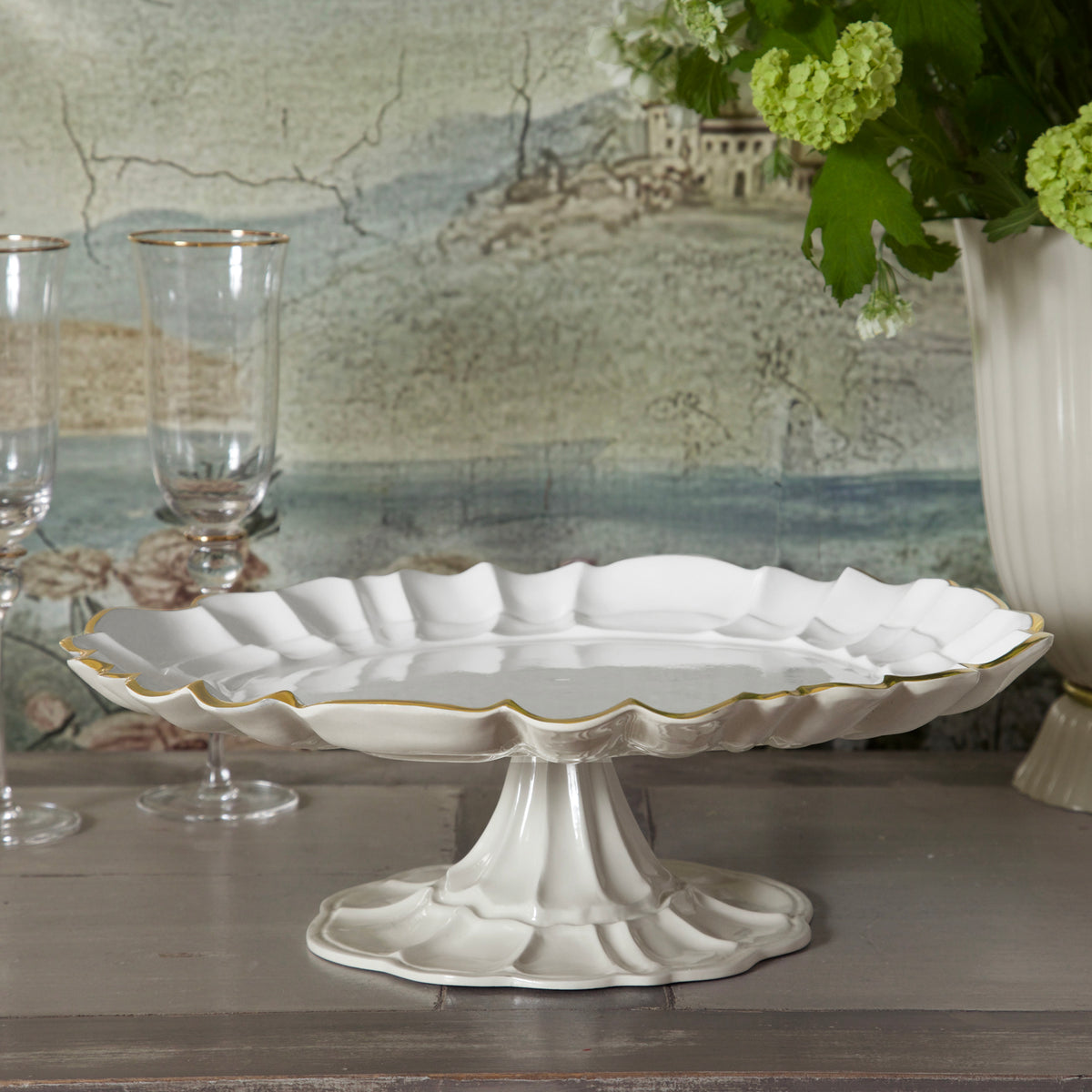 ENCANTO Tuscany Pedestal Cake Plate (Cream and White)